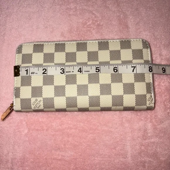 Cream and Gray Checkered Wallet - Picture 4 of 7